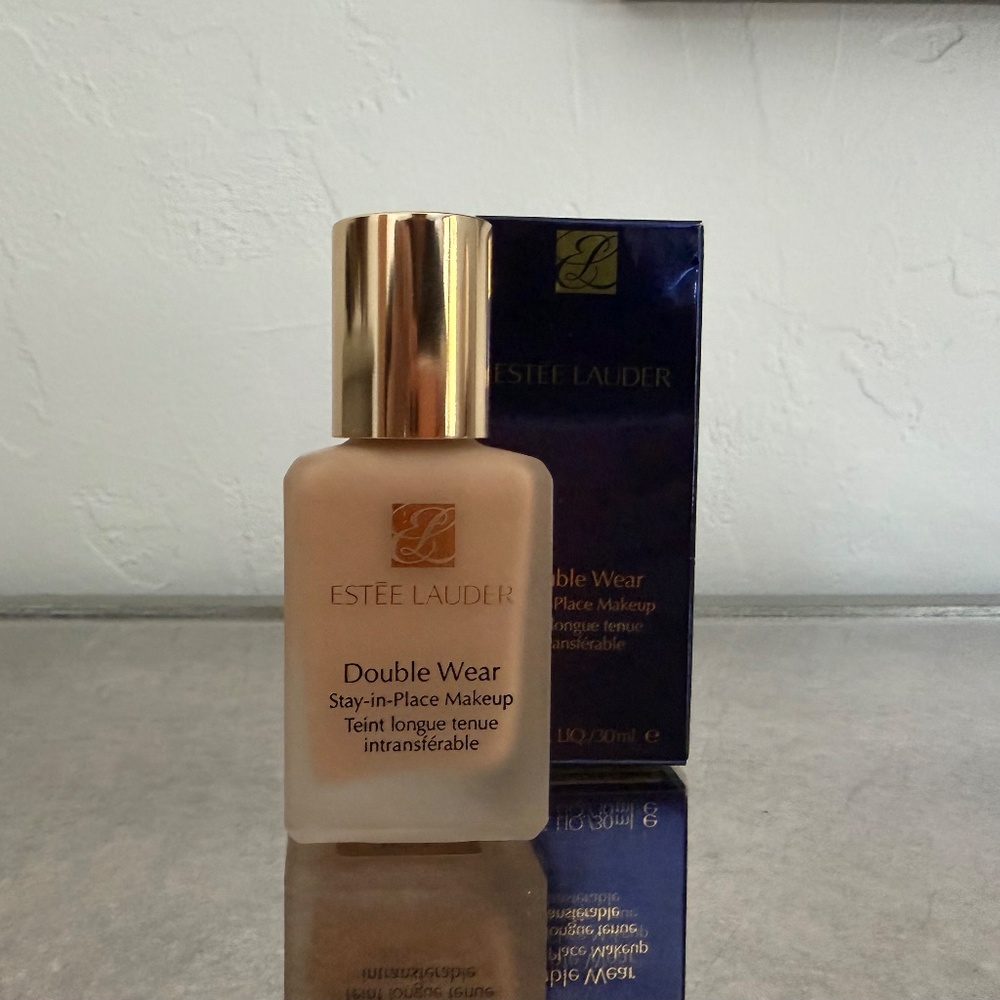 New Bottle of Estee Lauder Double Wear Foundation 2C1 - Picture 2 of 3